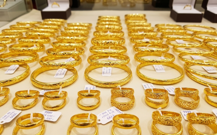 Giá vàng 9999 tại PNJ được cập nhật liên tục trong ngày. (Ảnh: AI)