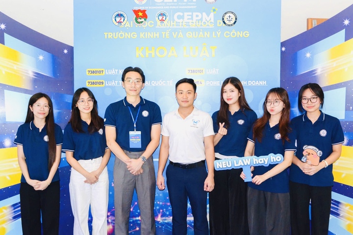 “Em nghĩ thành quả hôm nay không chỉ đến từ nỗ lực cá nhân mà còn nhờ sự đồng hành của thầy cô, bạn bè và những người luôn tin tưởng, động viên mình”, cô bày tỏ.