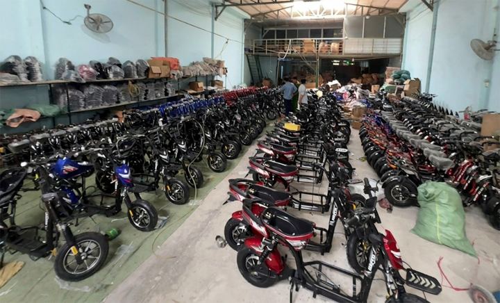 Các loại xe điện bị thu giữ tại Công ty HDPRO . (Ảnh: CSGT)
