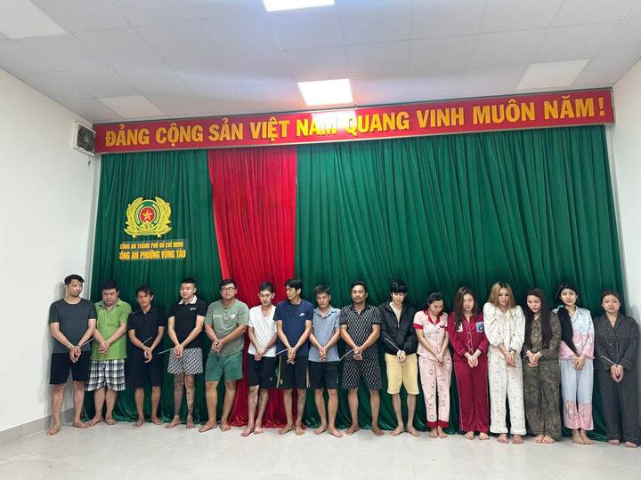 Các đối tượng liên quan tại cơ quan điều tra. (Ảnh: Công an TP.HCM)