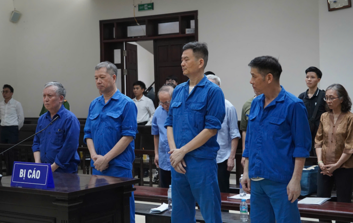 Các bị cáo tại tòa. (Ảnh: TN)