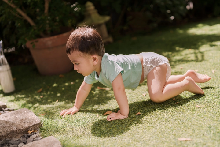 Tã quần Takato có thiết kế tiện lợi giúp mang lại sự thoải mái cho trẻ khi vận động.