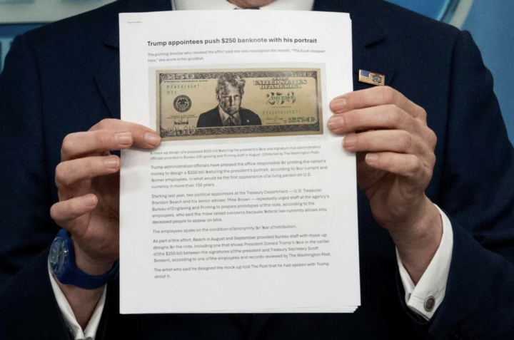 Hình ảnh tờ tiền mệnh giá 250 USD in hình Tổng thống Donald Trump. (Ảnh: Getty)