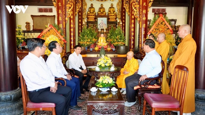 Phó Thủ tướng Nguyễn Văn Thắng chúc mừng Hòa thượng Thích Giác Quang