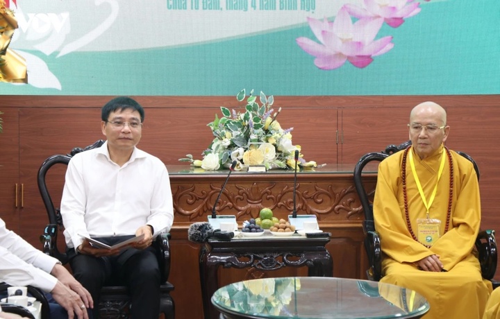 Phó Thủ tướng Nguyễn Văn Thắng thăm Hòa thượng Thích Khế Chơn