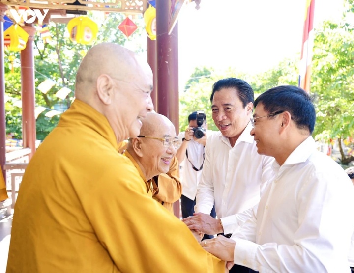 Phó Thủ tướng Nguyễn Văn Thắng chúc mừng Đại lễ Phật đản tại Huế - 4