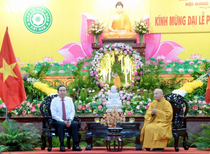 Chủ tịch Quốc hội Trần Thanh Mẫn và Trưởng lão Hòa thượng Thích Thiện Nhơn