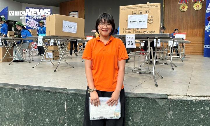 Em Lý Khánh An - học sinh Trường THPT Lômônôxốp hy vọng sẽ đỗ nguyện vọng 1 với số điểm cao.