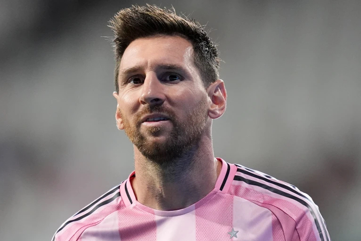 Lionel Messi tiếp tục đeo băng đội trưởng đội tuyển Argentina. (Nguồn: AP)