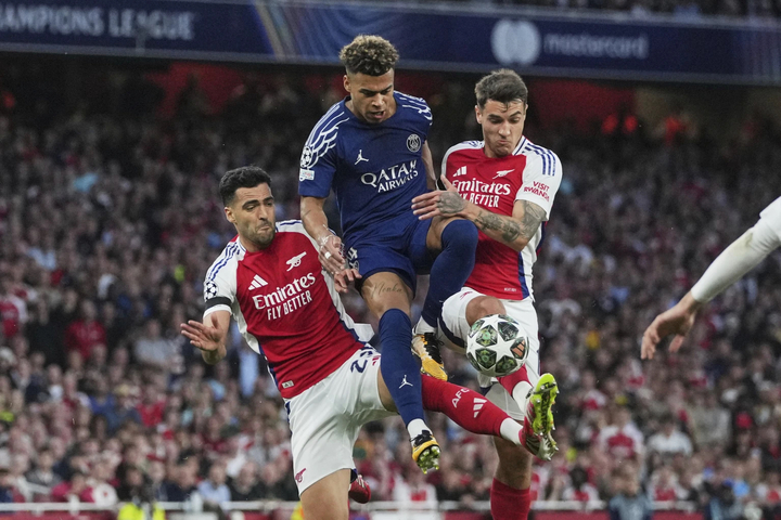 Trận chung kết giữa Paris Saint-Germain và Arsenal là lần đầu tiên trọng tài Daniel Siebert bắt chính một trận chung kết ở Champions League. (Nguồn: AP)