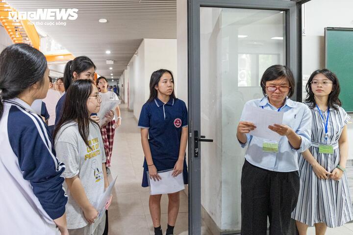 Video: Sĩ tử Hà Nội làm thủ tục thi lớp 10, sẵn sàng bước vào kỳ thi căng thẳng - 17