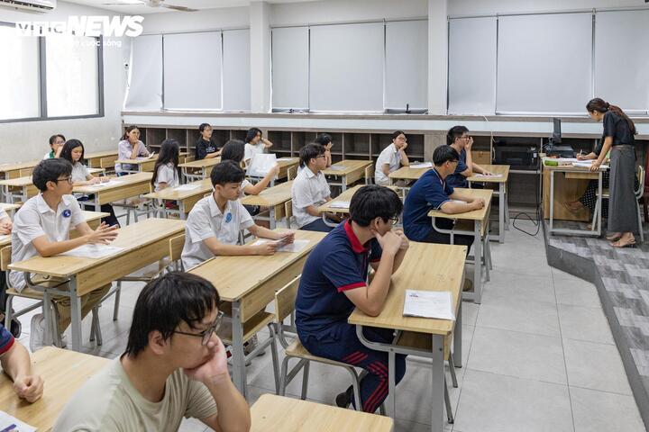 Video: Sĩ tử Hà Nội làm thủ tục thi lớp 10, sẵn sàng bước vào kỳ thi căng thẳng - 18