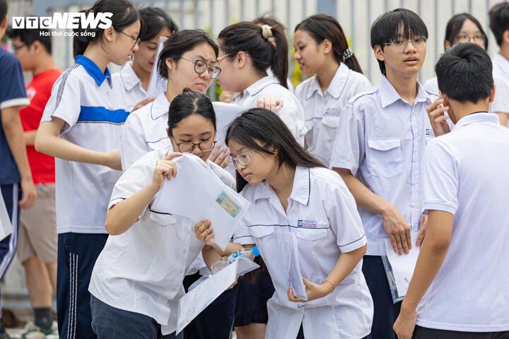615 thí sinh vắng mặt trong ngày làm thủ tục dự thi lớp 10 ở Hà Nội. (Ảnh: Minh Đức)