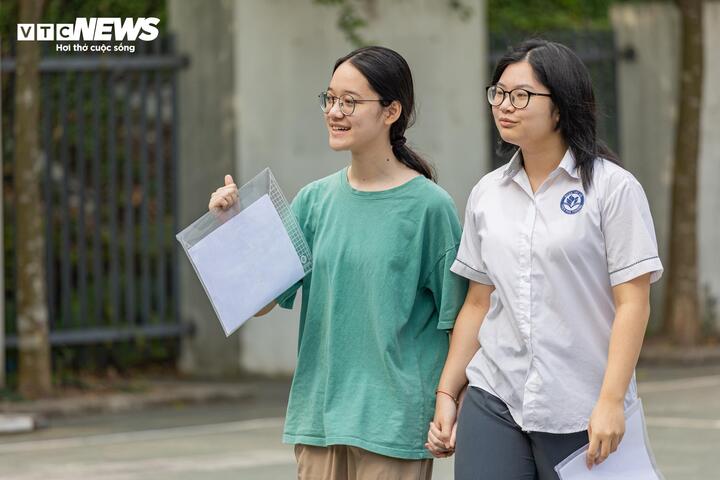Video: Sĩ tử Hà Nội làm thủ tục thi lớp 10, sẵn sàng bước vào kỳ thi căng thẳng - 8