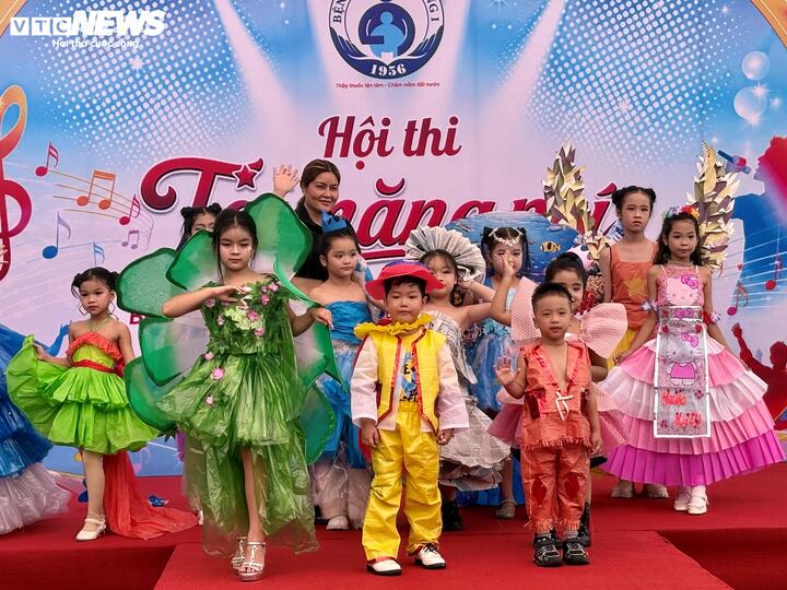Chương trình “Ngày hội của em” tại Bệnh viện Nhi Đồng 1 thu hút các bệnh nhi tham gia với nhiều hoạt động vui chơi ý nghĩa. Ngoài các hoạt động vui chơi cho bệnh nhi, bệnh viện còn trao hỗ trợ viện phí cho các trường hợp khó khăn, góp phần giảm gánh nặng cho gia đình và tiếp thêm niềm tin để các em yên tâm điều trị.