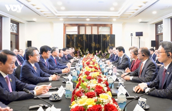 Toàn cảnh hội đàm.