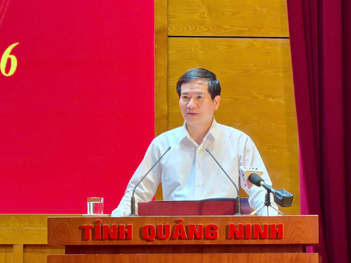 Ông Vũ Quyết Tiến - Phó Bí thư Tỉnh uỷ, Chủ tịch UBMTTQ tỉnh Quảng Ninh trình bày báo cáo sơ kết