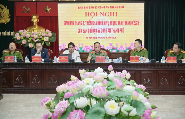 Trung tướng Nguyễn Thanh Tùng, Giám đốc CATP chủ trì hội nghị.