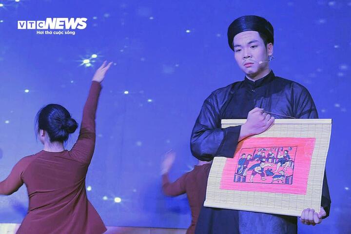 Biểu diễn vở kịch múa đương đại khắc họa hành trình di sản, nhằm khơi gợi niềm tự hào và sự gắn kết của thế hệ trẻ với truyền thống.