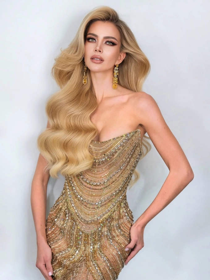 Mariana Bečková - đại diện Cộng hòa Séc cũng được đánh giá là một trong những "chiến binh" tiềm năng nhờ phong độ ổn định và kinh nghiệm thi đấu quốc tế dày dặn. Với vẻ đẹp Đông Âu thanh lịch và phong cách trình diễn ổn định qua cả ba vòng thi, cô đang là cái tên bất ngờ nhất trong nhóm ứng viên sáng giá.