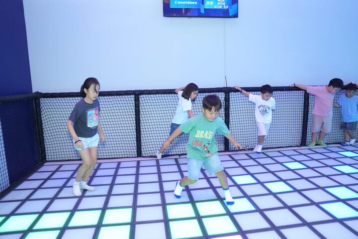 Nhiều trò chơi đòi hỏi sự phối hợp, phản xạ và khả năng vận động của người tham gia.