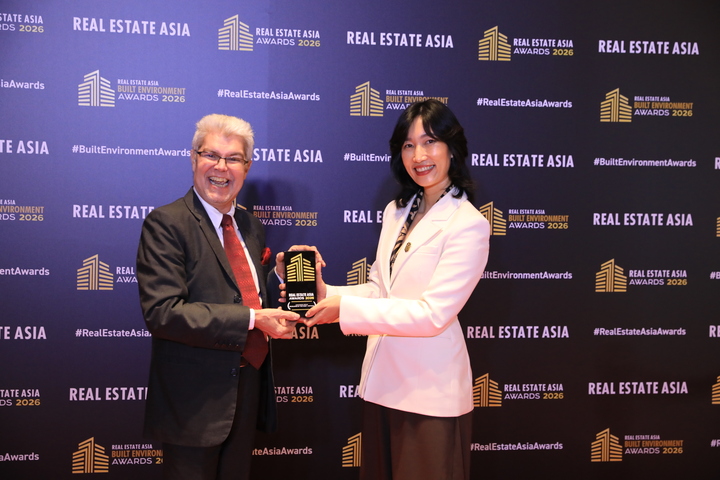 Đại diện Masterise Homes nhận cúp vinh danh tại hạng mục Developer of the Year - Vietnam 2026. (Ảnh: Real Estate Asia Awards 2026)