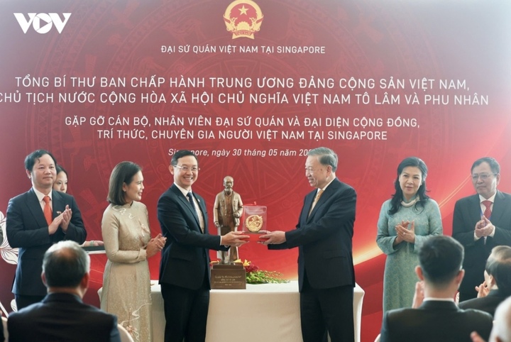 Tổng Bí thư, Chủ tịch nước Tô Lâm bày tỏ vui mừng được gặp lại bà con kiều bào sau chuyến thăm Singapore tháng 3/2025.