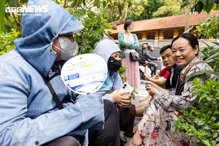 Thí sinh Hà Nội 'trúng tủ' Văn vào lớp 10, tự tin điểm 9, khoe viết bài 'đỏ cả tay' - 2