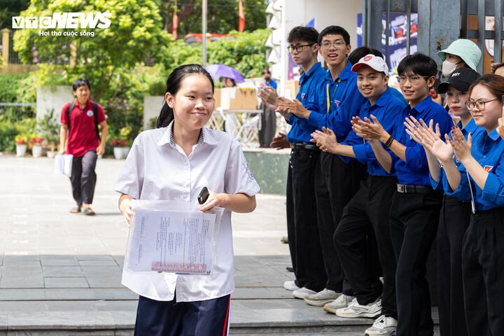 Thí sinh Hà Nội 'trúng tủ' Văn vào lớp 10, tự tin điểm 9, khoe viết bài 'đỏ cả tay' - 5