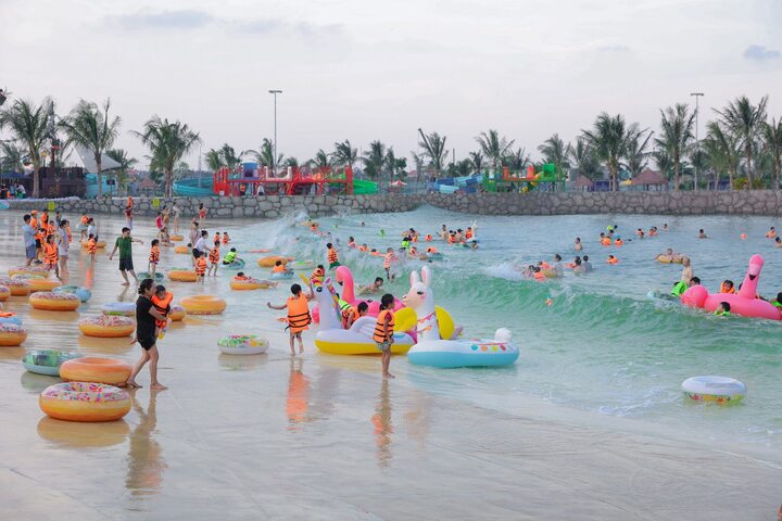 Cư dân nhí Ocean City tận hưởng kỳ nghỉ dưỡng biển mỗi ngày mà không phải đi xa.