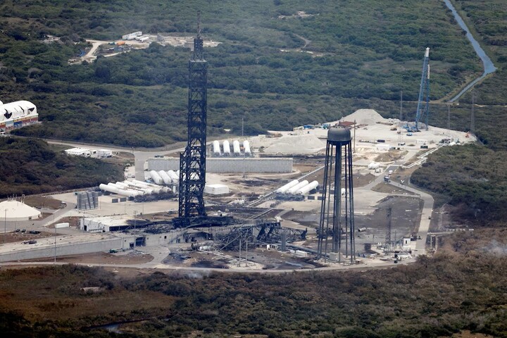 Bệ phóng Blue Origin tại Cape Canaveral bị phá hủy sau vụ nổ tên lửa New Glenn. (Nguồn: Reuters)