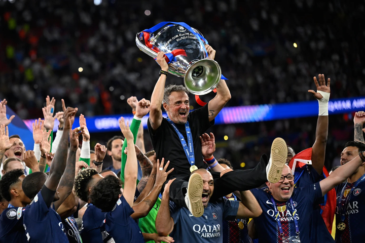 HLV Luis Enrique ăn mừng chức vô địch. (Nguồn: AP)