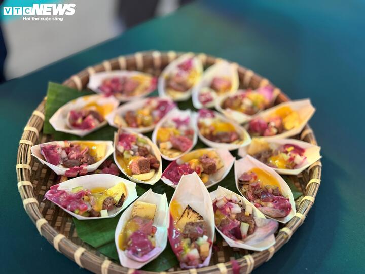Món ăn "Bò lửa vườn phương Nam" được xác lập kỷ lục là món ăn sử dụng kết hợp nhiều loại trái cây nhất Việt Nam với tổng cộng 27 loại trái cây. Thành tích này góp phần quảng bá sự phong phú của nông sản Việt và khả năng sáng tạo của ngành ẩm thực trong nước.
