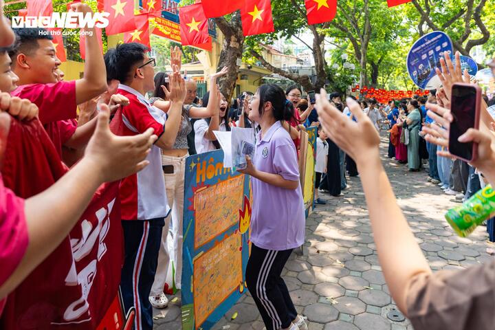 Những cung bậc cảm xúc khép lại kỳ thi lớp 10 tại Hà Nội - 14