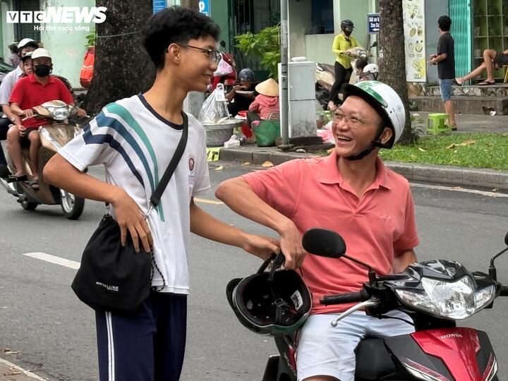 Thí sinh TP.HCM hồi hộp trước kỳ thi vào lớp 10 - 3