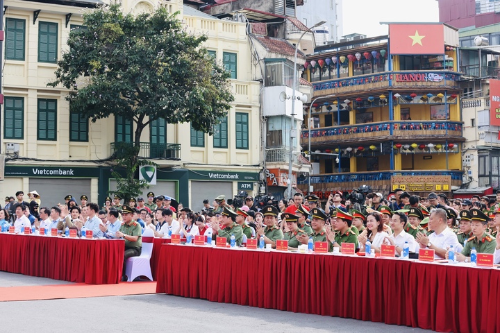 Công an thành phố Hà Nội tổ chức Lễ hưởng ứng Cuộc thị sáng tạo video clip “Tổ quốc bình yên”. (Ảnh: Vi Nam)