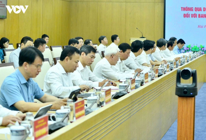 Ban Thường vụ Thành ủy Hải Phòng tại hội nghị.