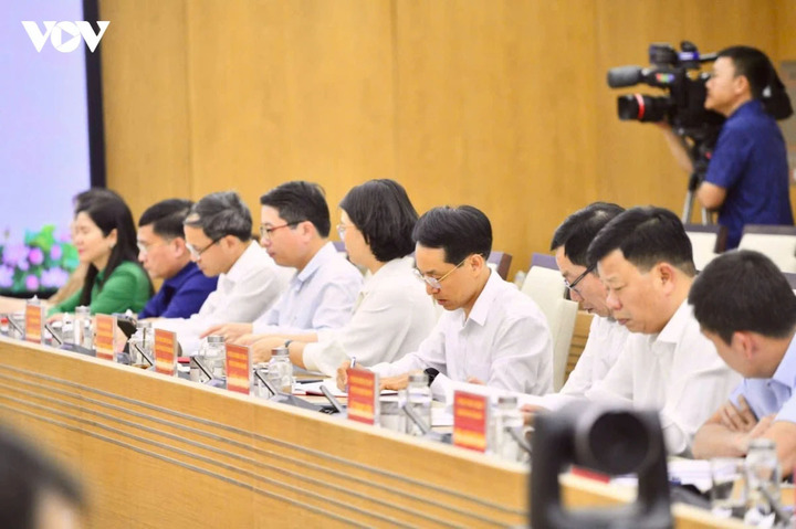 Thành viên đoàn kiểm tra, giám sát tại hội nghị.