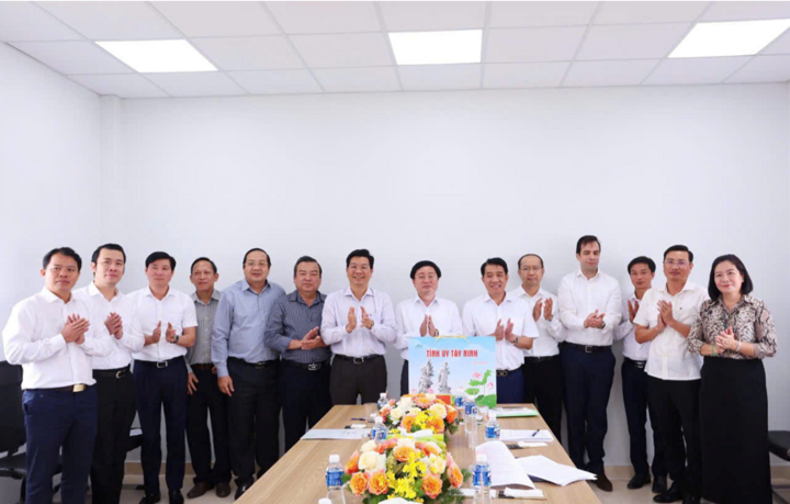 Toàn cảnh buổi làm việc của Đoàn công tác lãnh đạo tỉnh Tây Ninh tại Dự án.