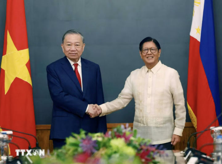 Tổng Bí thư, Chủ tịch nước Tô Lâm và Tổng thống Philippines Ferdinand Romualdez Marcos Jr. chụp ảnh chung trước hội đàm. (Ảnh: Thống Nhất/TTXVN)