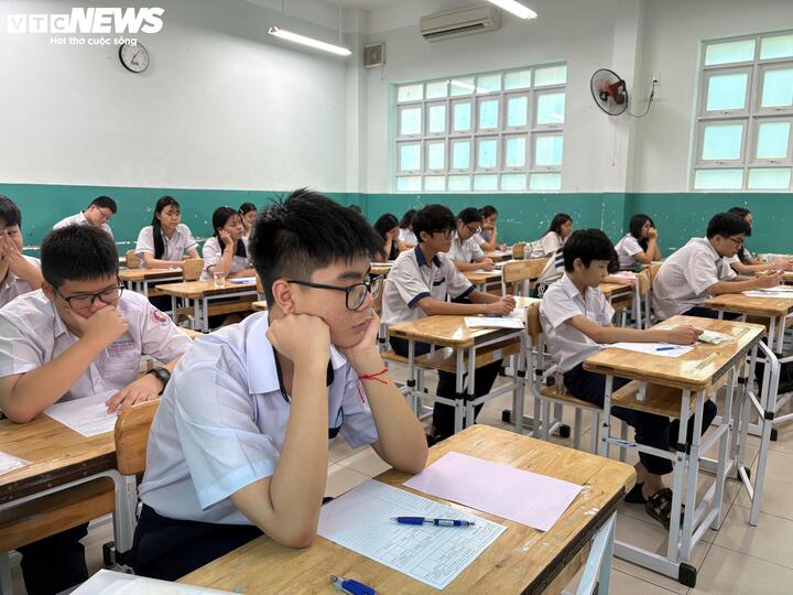 Sau khi kết thúc môn thi Ngữ văn, chiều nay thí sinh sẽ bước vào môn thi thứ 2 là môn Ngoại ngữ với thời gian làm bài 90 phút.