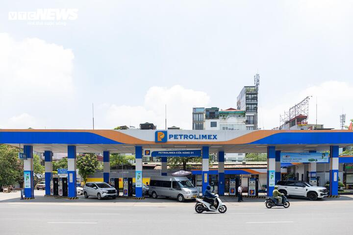 Ngày đầu bán xăng E10 toàn quốc: Người dân không còn lo lắng, thoải mái mua - 8