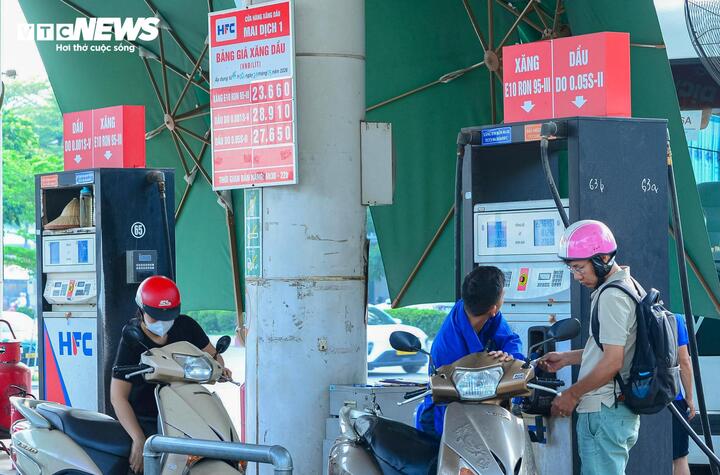 Ngày đầu bán xăng E10 toàn quốc: Người dân không còn lo lắng, thoải mái mua - 16
