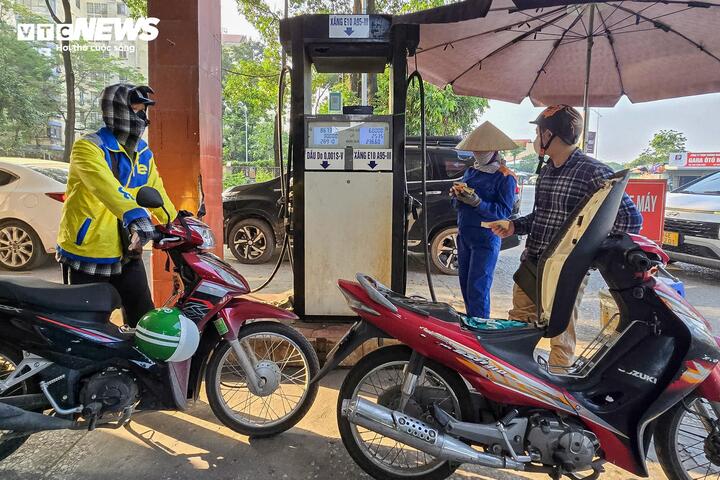 Ngày đầu bán xăng E10 toàn quốc: Người dân không còn lo lắng, thoải mái mua - 17