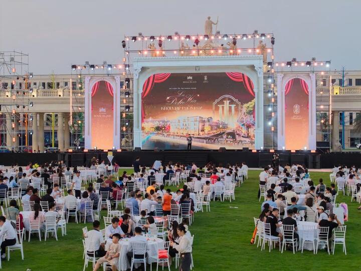 Sự kiện bàn giao nhà ngày 31/5 thu hút sự tham gia của đông đảo cư dân và khách hàng.
