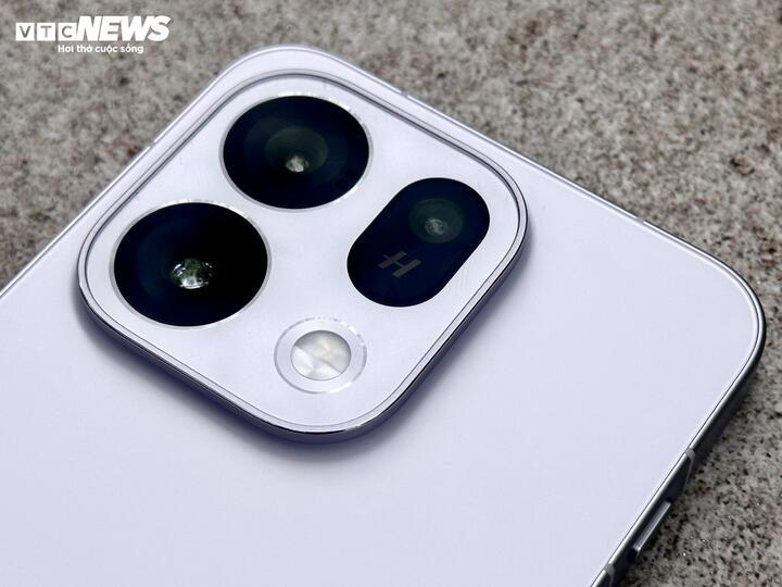 Cụm camera Hasselblad trên OPPO Find X9s.