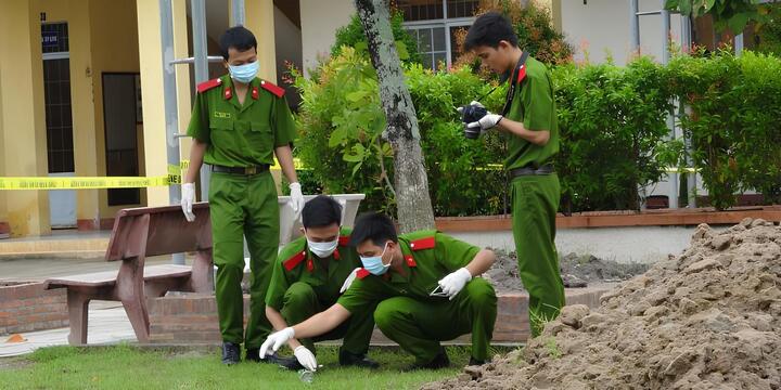 Theo đuổi chuyên ngành Kỹ thuật hình sự, Lê Xuân Đạt được đào tạo để trực tiếp tham gia ghi nhận hiện trường và phân tích dấu vết phục vụ điều tra.