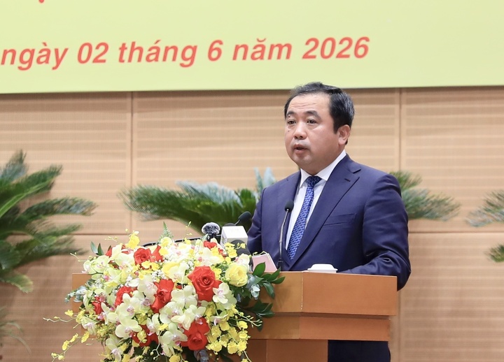 Bí thư Thành uỷ Trần Đức Thắng phát biểu tại kỳ họp.