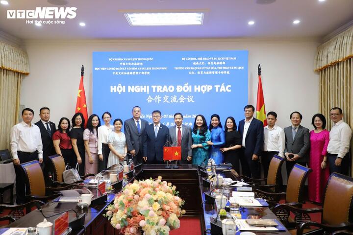 Hội nghị trao đổi hợp tác giữa Trường Cán bộ quản lý văn hóa, thể thao và du lịch và Học viện Cán bộ quản lý văn hóa và du lịch Trung ương Trung Quốc diễn ra chiều 3/6 tại Hà Nội.