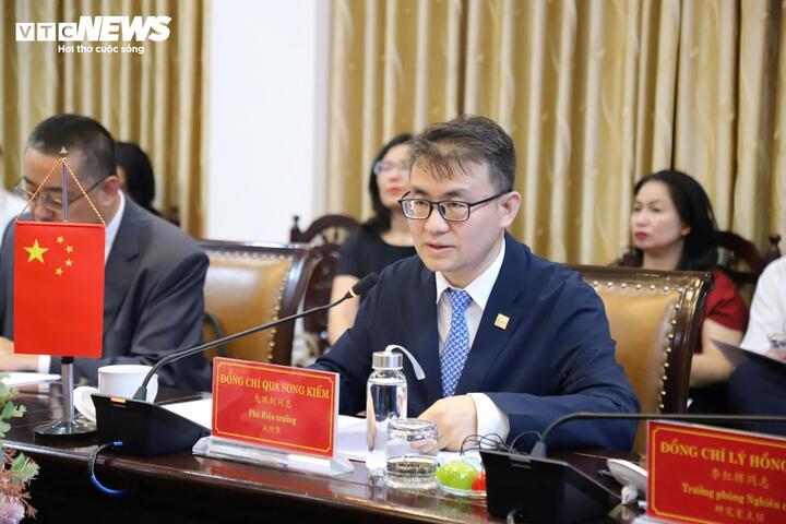 Ông Qua Song Kiểm, Phó hiệu trưởng Học viện Cán bộ quản lý văn hóa và du lịch Trung ương Trung Quốc.